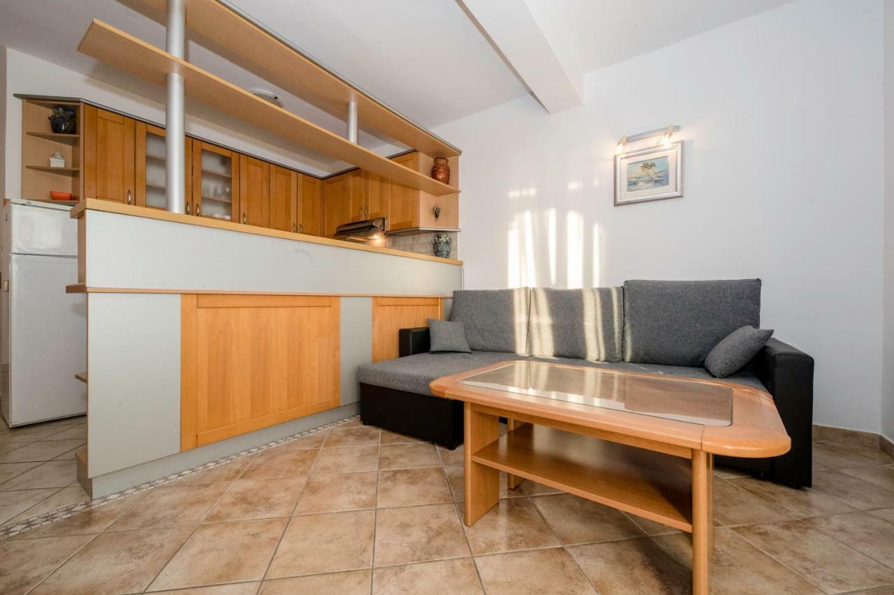 Kuca Leonora Apartment Banjol Exterior photo